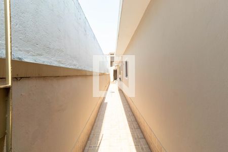 Casa à venda com 150m², 3 quartos e 2 vagasCorredor