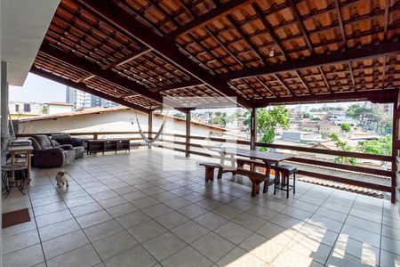 Casa à venda com 220m², 3 quartos e 8 vagasCobertura