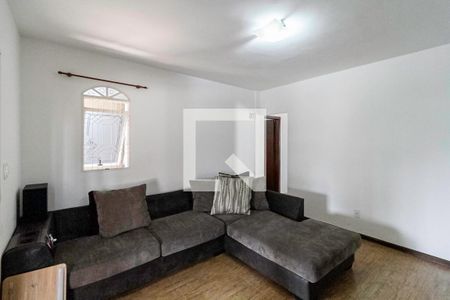 Casa à venda com 220m², 3 quartos e 8 vagasSala