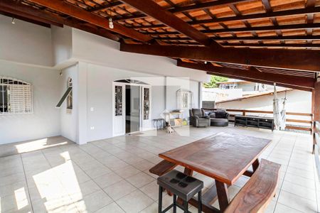 Casa à venda com 220m², 3 quartos e 8 vagasCobertura