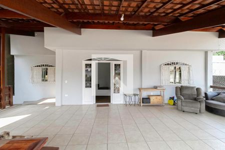Casa à venda com 220m², 3 quartos e 8 vagasFachada