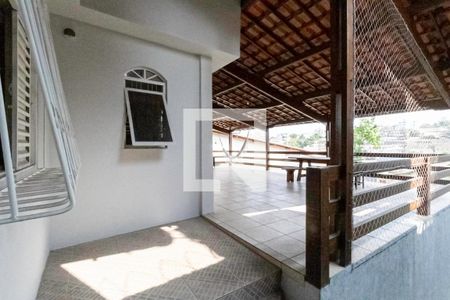 Casa à venda com 220m², 3 quartos e 8 vagasEntrada