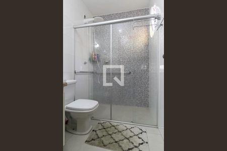 Casa à venda com 220m², 3 quartos e 8 vagasBanheiro da suíte