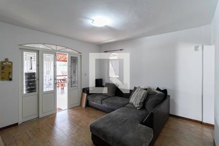 Casa à venda com 220m², 3 quartos e 8 vagasSala