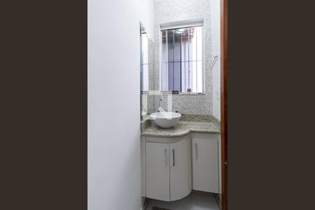 Casa à venda com 220m², 3 quartos e 8 vagasBanheiro social/Lavabo