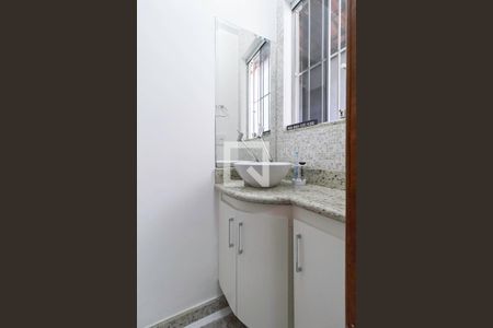 Casa à venda com 220m², 3 quartos e 8 vagasBanheiro social/Lavabo