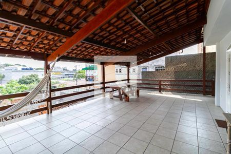 Casa à venda com 220m², 3 quartos e 8 vagasCobertura