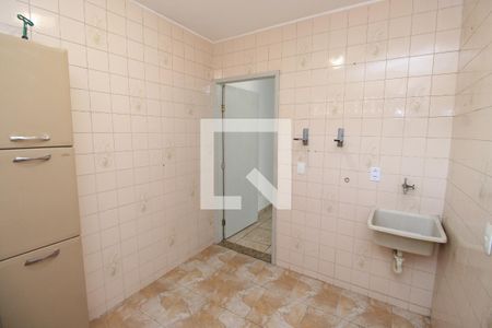 Casa à venda com 100m², 4 quartos e 1 vagaCozinha e Área de Serviço imóvel 2