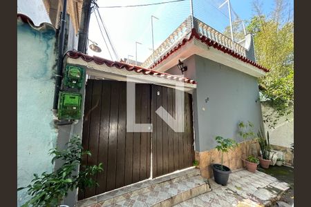 Casa à venda com 100m², 4 quartos e 1 vagaFachada