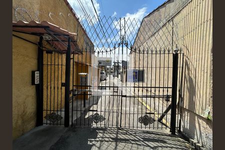 Casa à venda com 100m², 4 quartos e 1 vagaFachada + plaquinha