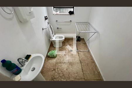 Casa para alugar com 650m², 4 quartos e 8 vagasBanheiro