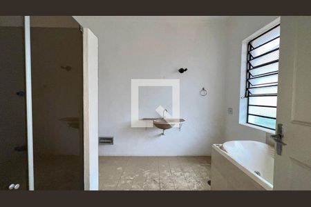 Casa para alugar com 650m², 4 quartos e 8 vagasBanheiro da Suíte 1