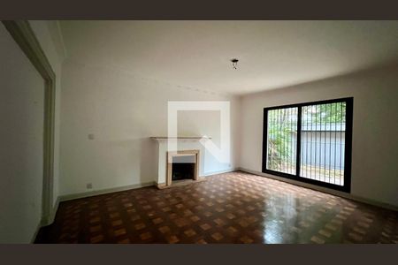 Casa para alugar com 650m², 4 quartos e 8 vagasSala