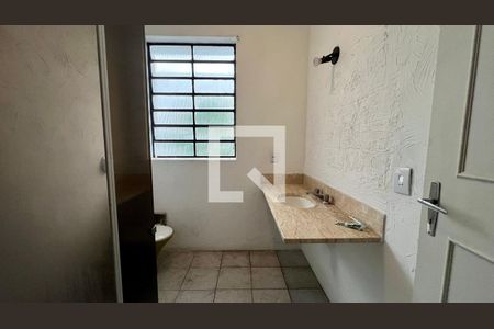 Casa para alugar com 650m², 4 quartos e 8 vagasBanheiro 2