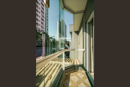 Casa à venda com 120m², 3 quartos e 2 vagas Casa à venda com 120m², 3 quartos e 2 vagasVaranda da suíte