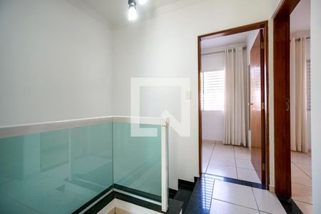 Casa à venda com 120m², 3 quartos e 2 vagas Casa à venda com 120m², 3 quartos e 2 vagasHall da escada