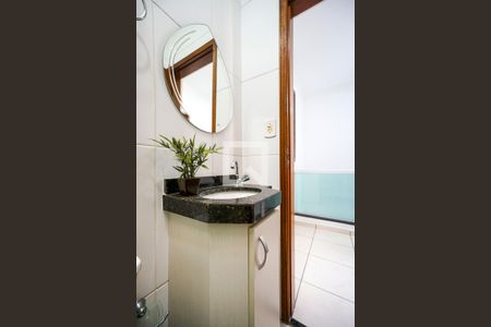 Casa à venda com 120m², 3 quartos e 2 vagas Casa à venda com 120m², 3 quartos e 2 vagasBanheiro social