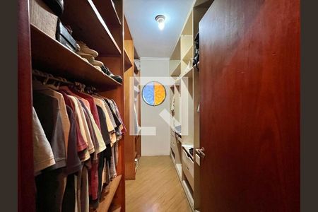 Casa para alugar com 300m², 4 quartos e 2 vagasSuíte 2 - Closet
