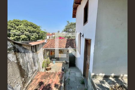 Casa para alugar com 300m², 4 quartos e 2 vagasLateral da casa