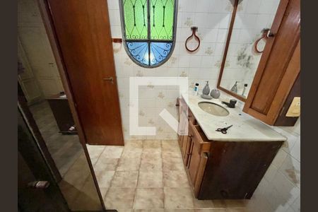 Casa para alugar com 300m², 4 quartos e 2 vagasBanheiro da suíte 1