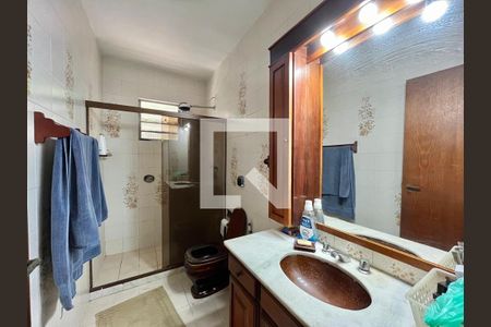 Casa para alugar com 300m², 4 quartos e 2 vagasBanheiro social