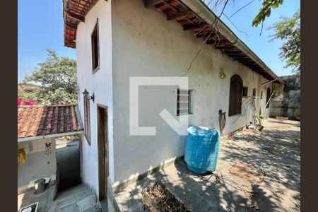 Casa para alugar com 300m², 4 quartos e 2 vagasFundos da casa