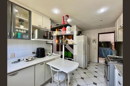 Casa para alugar com 300m², 4 quartos e 2 vagasCozinha