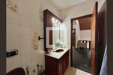 Casa para alugar com 300m², 4 quartos e 2 vagasBanheiro social