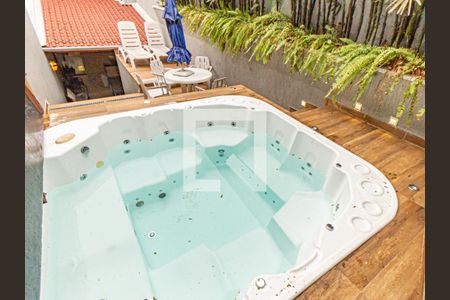 Casa à venda com 174m², 3 quartos e 3 vagas Casa à venda com 174m², 3 quartos e 3 vagasDeck e Hidro