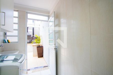 Casa à venda com 172m², 3 quartos e 2 vagasÁrea de serviço