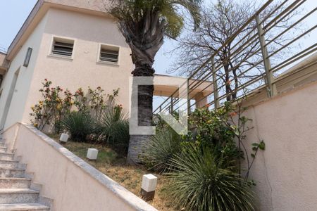 Casa para alugar com 120m², 4 quartos e 2 vagas Casa para alugar com 120m², 4 quartos e 2 vagasEntrada