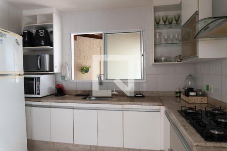 Casa para alugar com 120m², 4 quartos e 2 vagas Casa para alugar com 120m², 4 quartos e 2 vagasCozinha