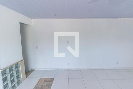 Sala/Quarto de casa de condomínio para alugar com 1 quarto, 70m² em Vila Valqueire, Rio de Janeiro