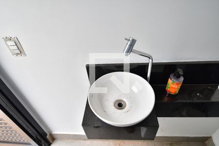 Casa de condomínio à venda com 213m², 3 quartos e 2 vagasBanheiro de serviço