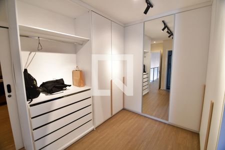 Casa de condomínio à venda com 213m², 3 quartos e 2 vagasQuarto Suíte 1 - Closet