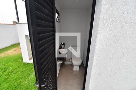 Casa de condomínio à venda com 213m², 3 quartos e 2 vagasBanheiro de serviço