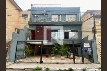 Casa à venda com 260m², 4 quartos e 3 vagas Casa à venda com 260m², 4 quartos e 3 vagasFachada