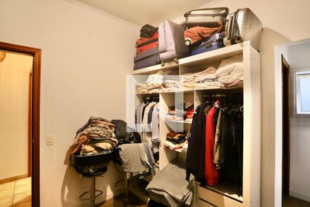 Casa à venda com 260m², 4 quartos e 3 vagas Casa à venda com 260m², 4 quartos e 3 vagasQuarto 4