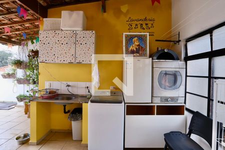 Casa à venda com 260m², 4 quartos e 3 vagas Casa à venda com 260m², 4 quartos e 3 vagasLavanderia