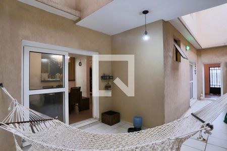 Casa à venda com 260m², 4 quartos e 3 vagas Casa à venda com 260m², 4 quartos e 3 vagasQuintal