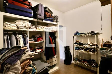 Casa à venda com 260m², 4 quartos e 3 vagas Casa à venda com 260m², 4 quartos e 3 vagasQuarto 4