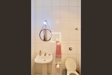 Casa à venda com 260m², 4 quartos e 3 vagas Casa à venda com 260m², 4 quartos e 3 vagasLavabo