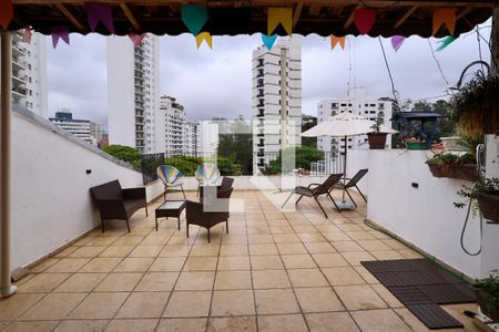 Casa à venda com 260m², 4 quartos e 3 vagas Casa à venda com 260m², 4 quartos e 3 vagasQuintal