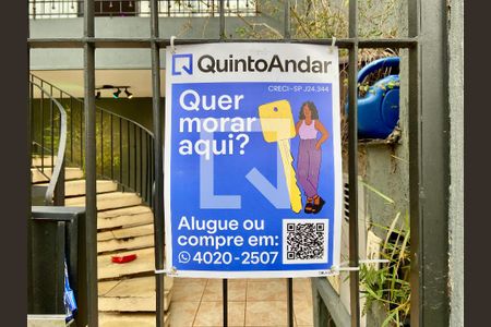 Casa à venda com 260m², 4 quartos e 3 vagas Casa à venda com 260m², 4 quartos e 3 vagasFachada