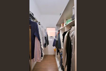 Casa à venda com 260m², 4 quartos e 3 vagas Casa à venda com 260m², 4 quartos e 3 vagasCloset