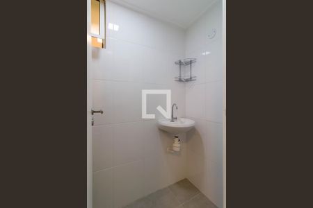 Apartamento à venda com 95m², 2 quartos e 1 vaga Apartamento à venda com 95m², 2 quartos e 1 vagaBanheiro de Serviço