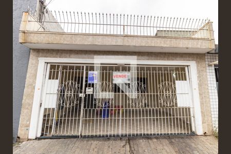 Casa à venda com 140m², 3 quartos e 2 vagas Casa à venda com 140m², 3 quartos e 2 vagasFachada