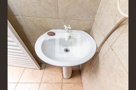 Casa à venda com 140m², 3 quartos e 2 vagas Casa à venda com 140m², 3 quartos e 2 vagasBanheiro de serviço