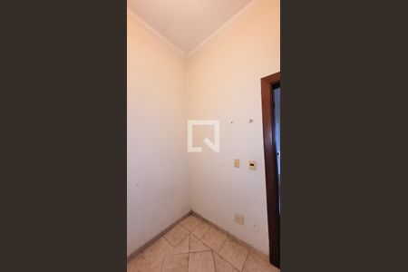 Casa de condomínio à venda com 400m², 5 quartos e 4 vagas Casa de condomínio à venda com 400m², 5 quartos e 4 vagasQuarto de Serviço