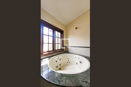 Casa de condomínio à venda com 400m², 5 quartos e 4 vagas Casa de condomínio à venda com 400m², 5 quartos e 4 vagasBanheiro da Suíte master